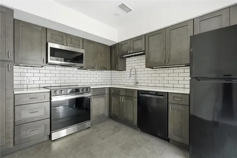 $279,000 | 4511 Headwood Drive, Unit 7, Kansas City, MO 64111