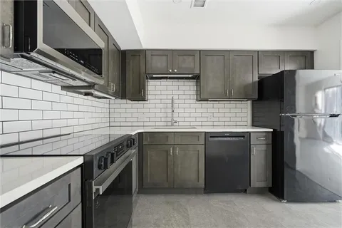 $279,000 | 4511 Headwood Drive, Unit 7, Kansas City, MO 64111