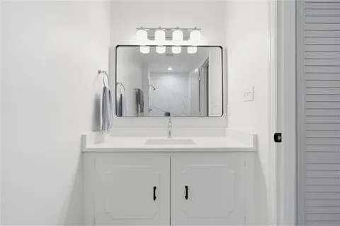 $279,000 | 4511 Headwood Drive, Unit 7, Kansas City, MO 64111