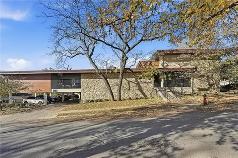 $279,000 | 4511 Headwood Drive, Unit 7, Kansas City, MO 64111