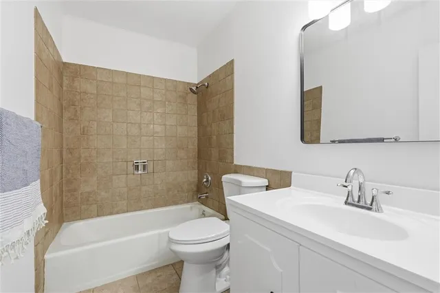 $279,000 | 4511 Headwood Drive, Unit 7, Kansas City, MO 64111