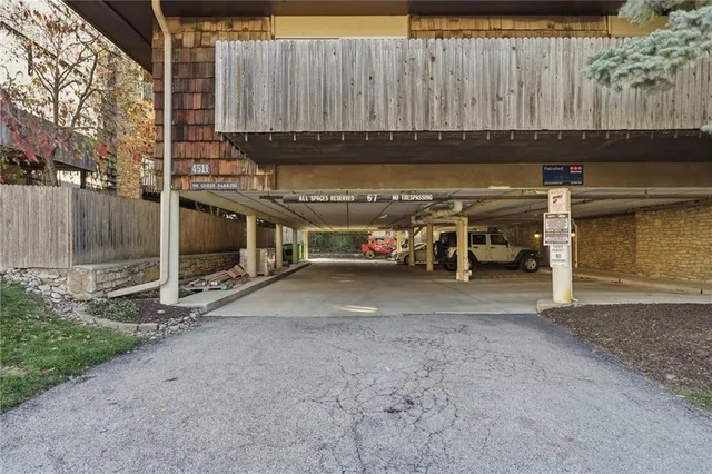 $279,000 | 4511 Headwood Drive, Unit 7, Kansas City, MO 64111