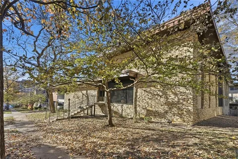 $279,000 | 4511 Headwood Drive, Unit 7, Kansas City, MO 64111