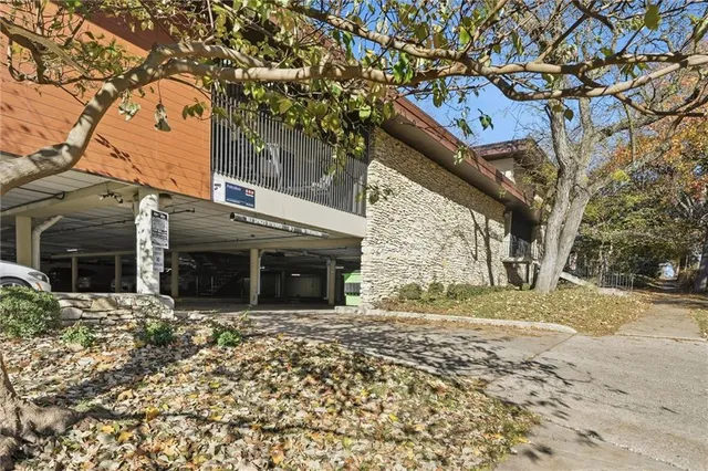 $279,000 | 4511 Headwood Drive, Unit 7, Kansas City, MO 64111