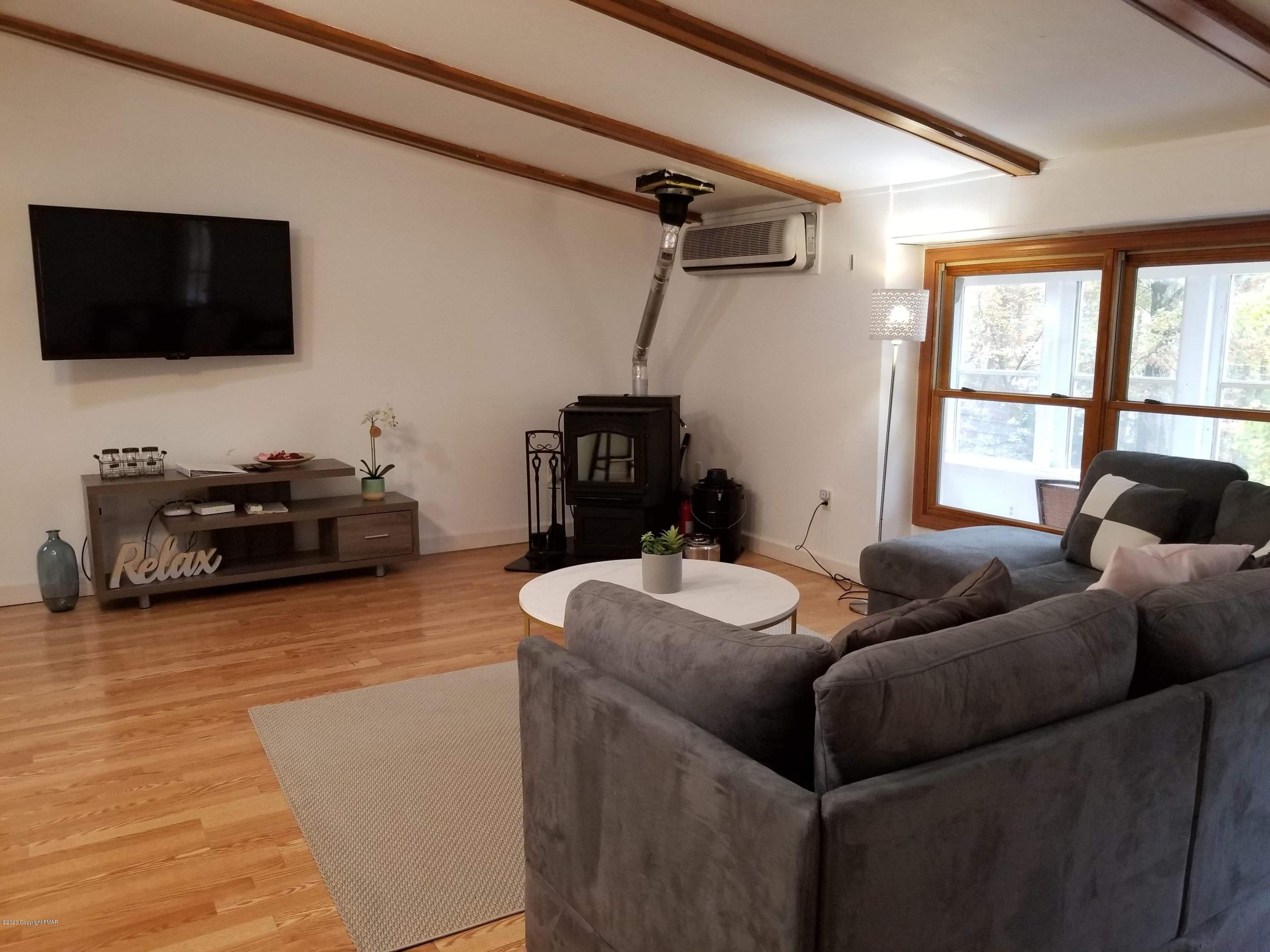 210 Hemlock Road Tannersville, PA 18372 - Photo 3 of 21 living room
