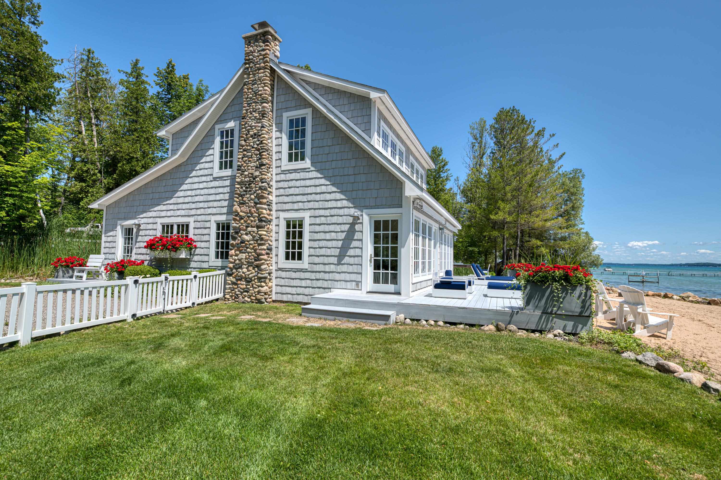 6298 East Shore Road Traverse City, MI 49686 - Photo 60 of 68 1911641-59.JPG