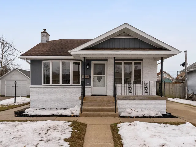 $175,900 | 2323 9th Place, Two Rivers, WI 54241