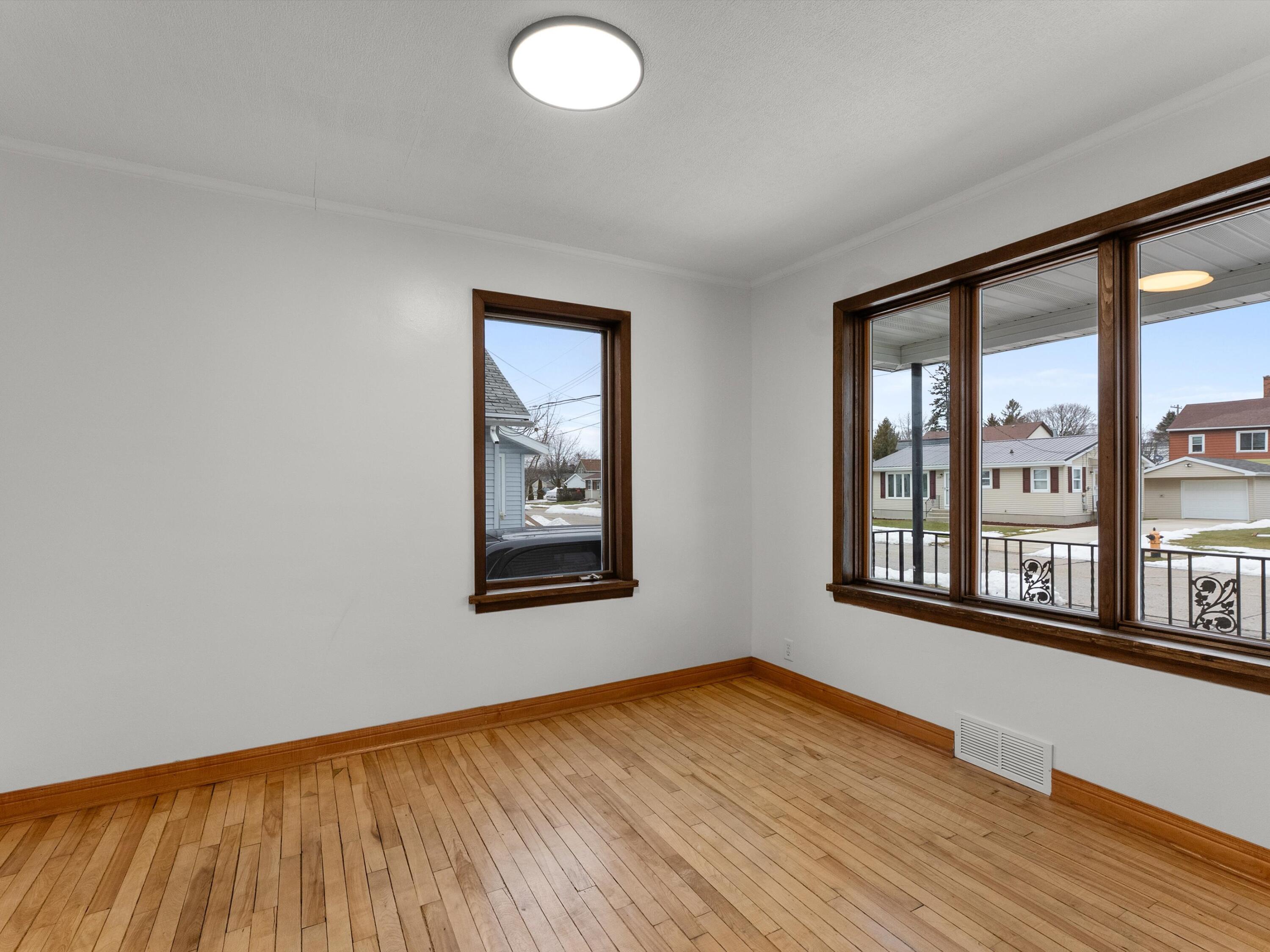 2323 9th Place Two Rivers, WI 54241 - Photo 11 of 35 10-010_2722327_07091