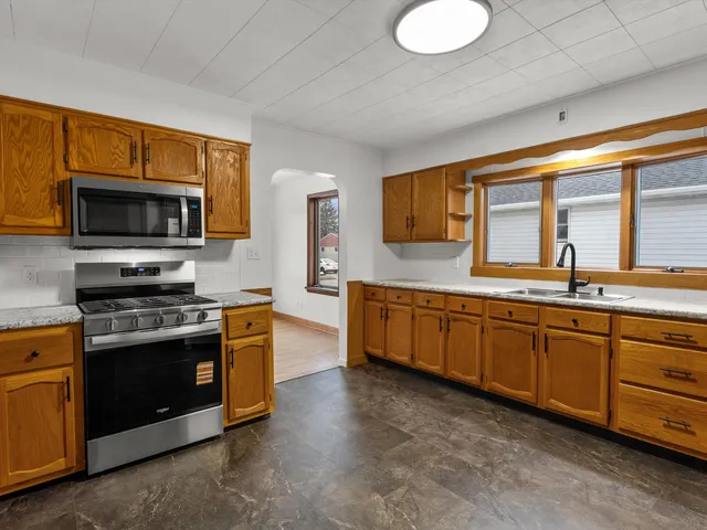 $175,900 | 2323 9th Place, Two Rivers, WI 54241