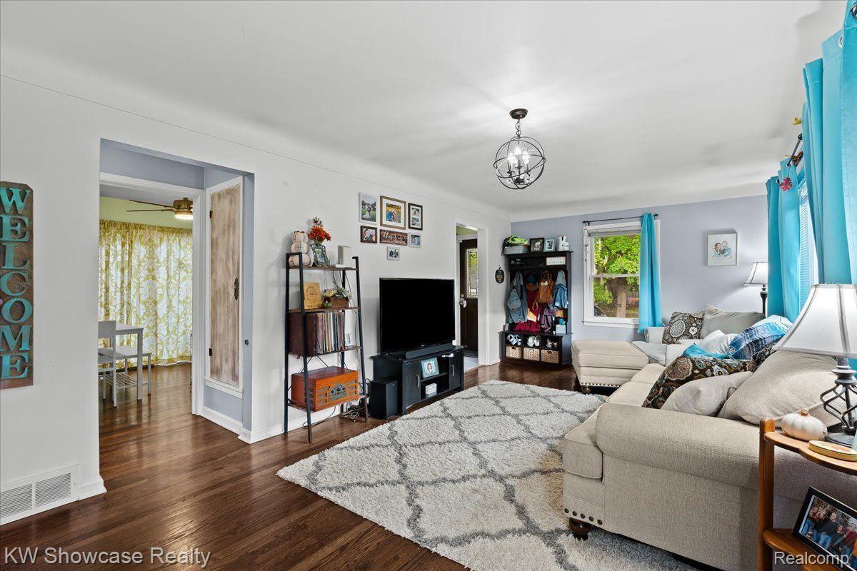 6402 Logan Road Waterford, MI 48329 - Photo 11 of 27 Gallery Image 11
