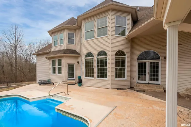 $865,000 | 3115 West Striegel Road, Carbondale, IL 62901