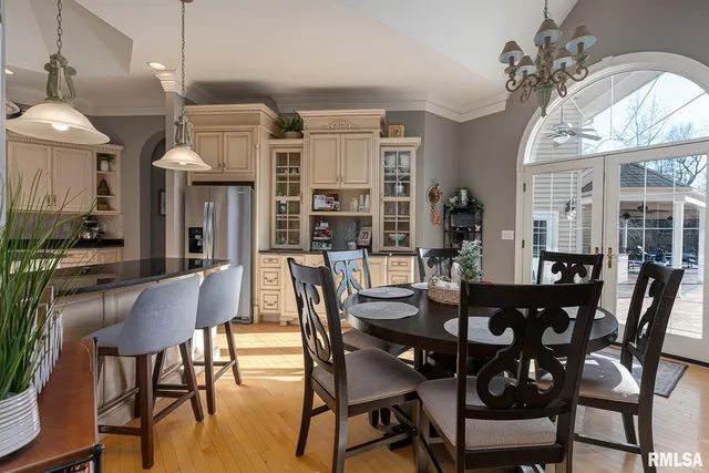 $865,000 | 3115 West Striegel Road, Carbondale, IL 62901