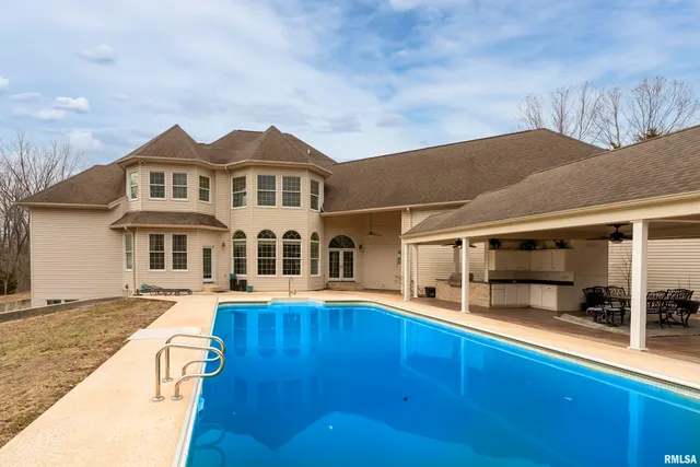 $865,000 | 3115 West Striegel Road, Carbondale, IL 62901