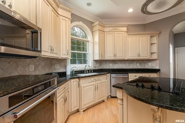 $865,000 | 3115 West Striegel Road, Carbondale, IL 62901