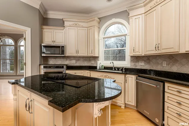 $865,000 | 3115 West Striegel Road, Carbondale, IL 62901