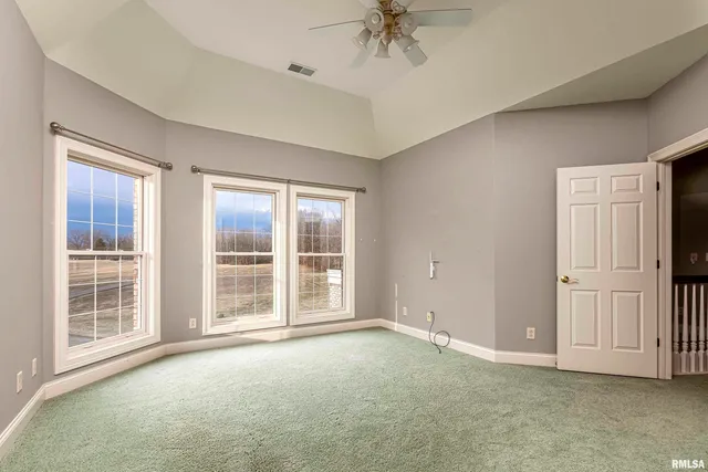 $865,000 | 3115 West Striegel Road, Carbondale, IL 62901