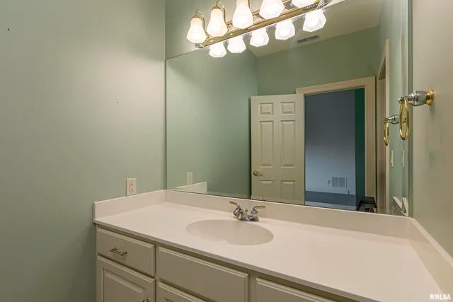 $865,000 | 3115 West Striegel Road, Carbondale, IL 62901