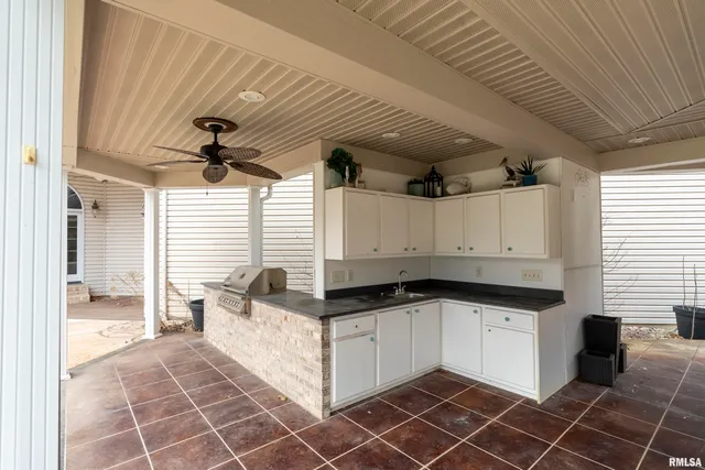 $865,000 | 3115 West Striegel Road, Carbondale, IL 62901