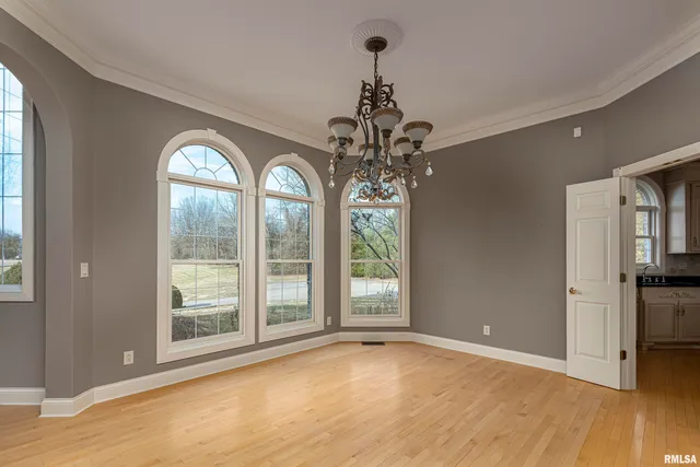 $865,000 | 3115 West Striegel Road, Carbondale, IL 62901