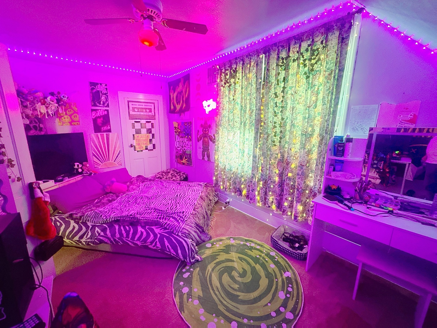 527 19th Avenue Moline, IL 61265 - Photo 14 of 22 a bedroom with a bed and a chair