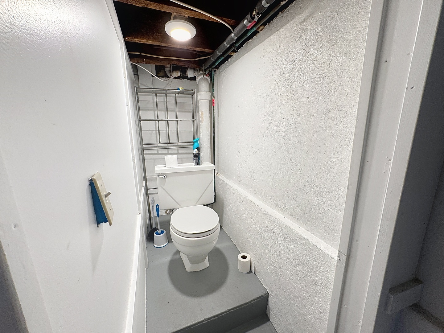 527 19th Avenue Moline, IL 61265 - Photo 17 of 22 a bathroom with a toilet and a shower