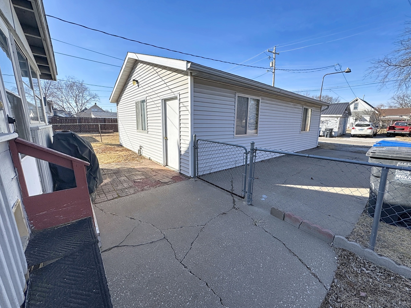 527 19th Avenue Moline, IL 61265 - Photo 20 of 22 a view of a patio with table and chairs with an outdoor space