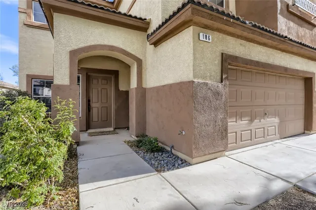 $2,700 | 186 Rising Mesa Court, Henderson, NV 89012