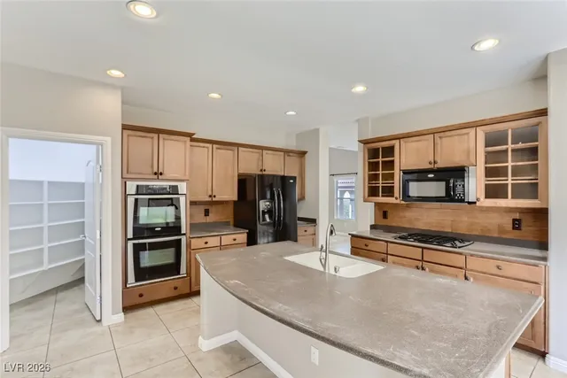 $2,700 | 186 Rising Mesa Court, Henderson, NV 89012