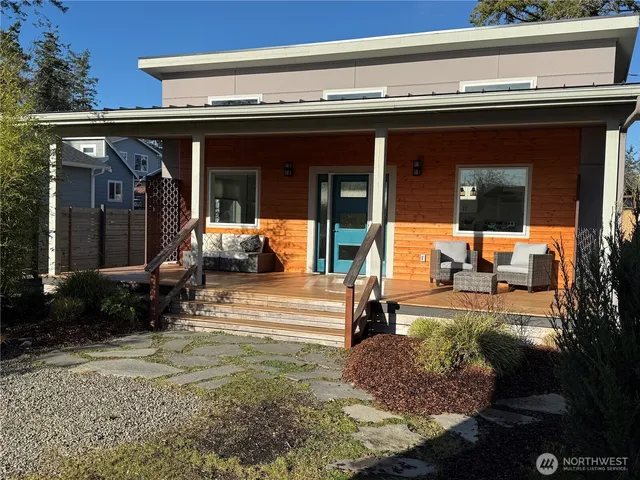 a view of house with outdoor seating space
