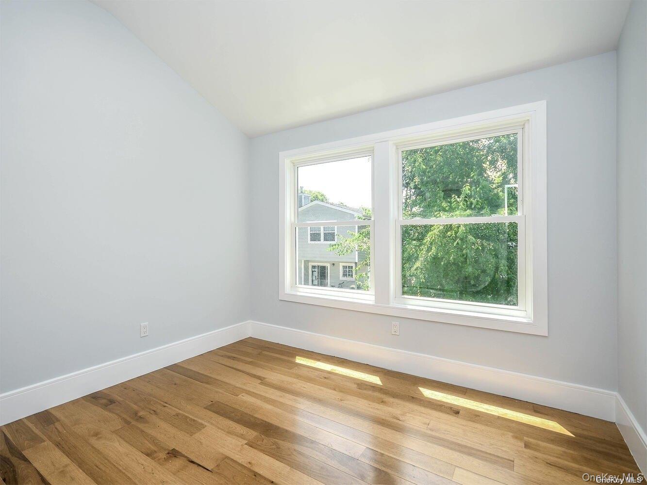 59 B Hickory Road Port Washington, NY 11050 - Photo 11 of 27