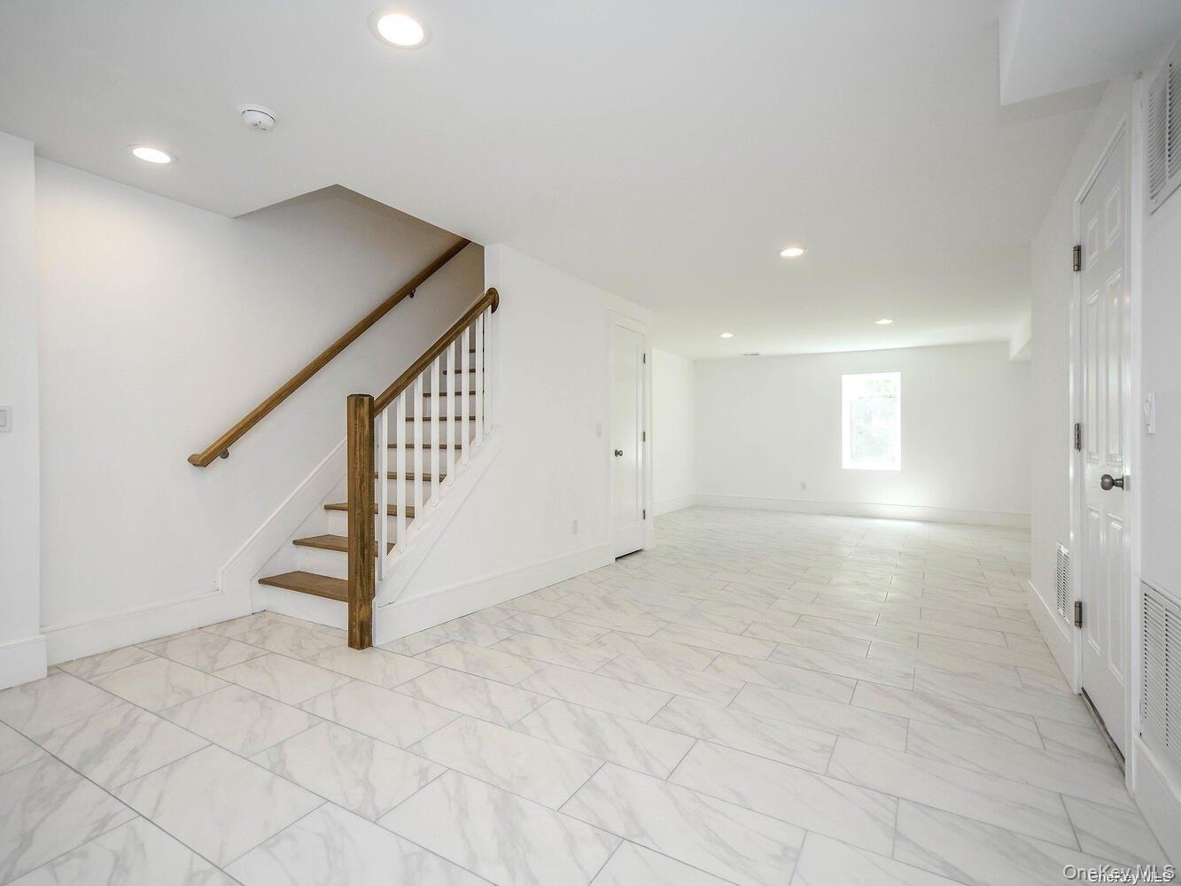 59 B Hickory Road Port Washington, NY 11050 - Photo 14 of 27