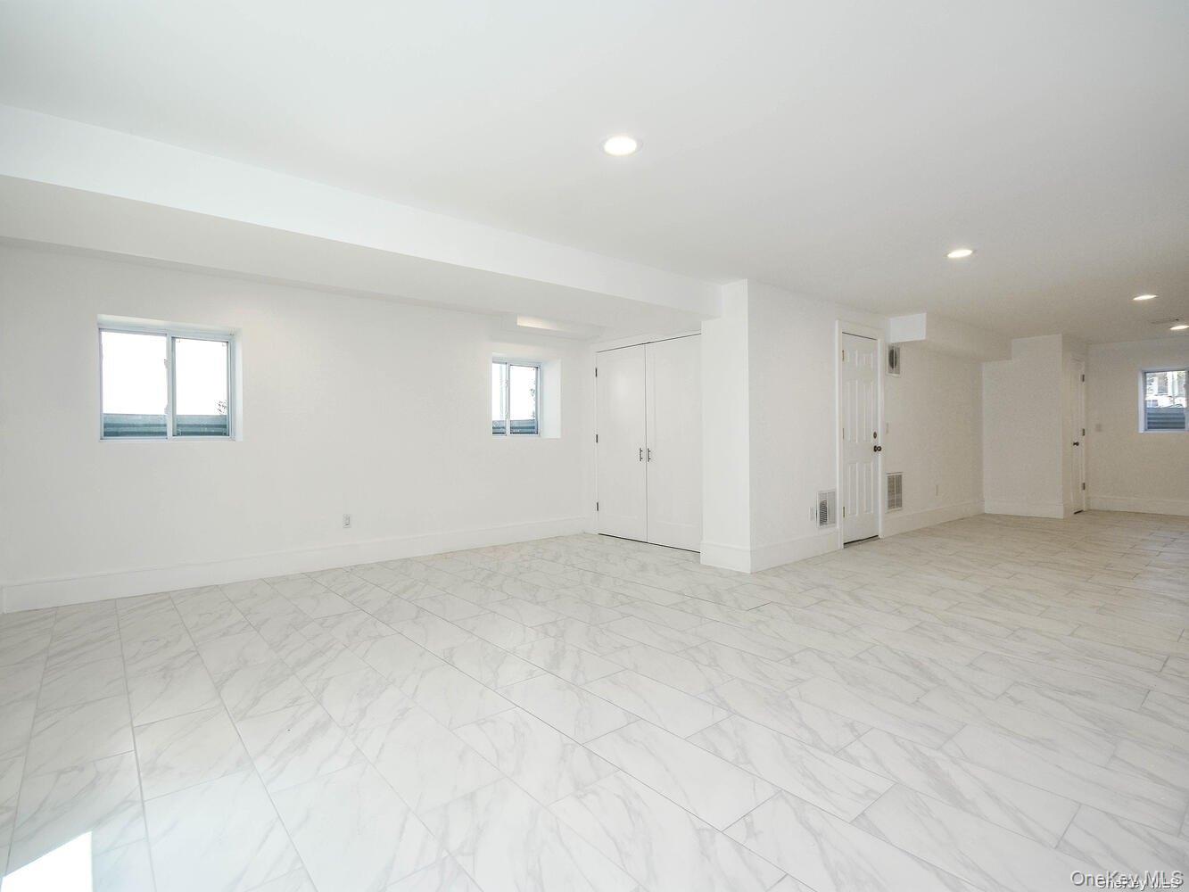 59 B Hickory Road Port Washington, NY 11050 - Photo 15 of 27