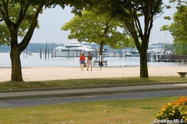 59 B Hickory Road Port Washington, NY 11050 - Photo 23 of 27