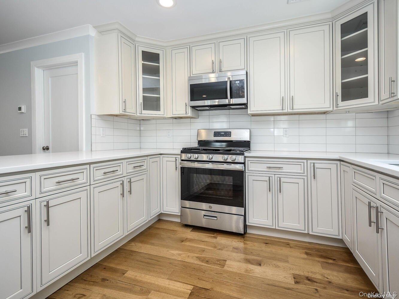 59 B Hickory Road Port Washington, NY 11050 - Photo 5 of 27