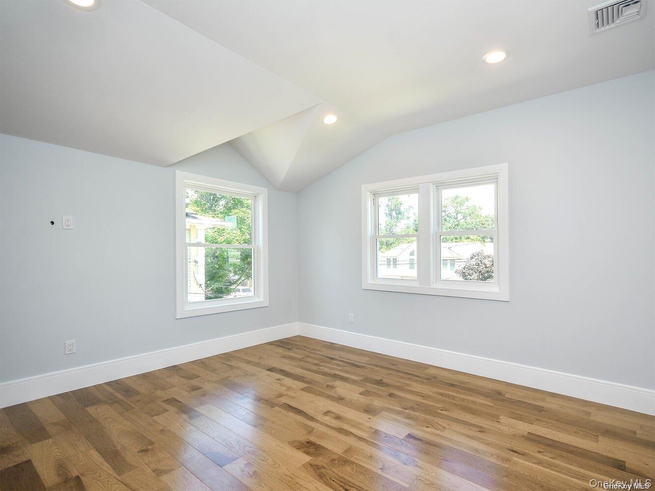 59 B Hickory Road Port Washington, NY 11050 - Photo 6 of 27