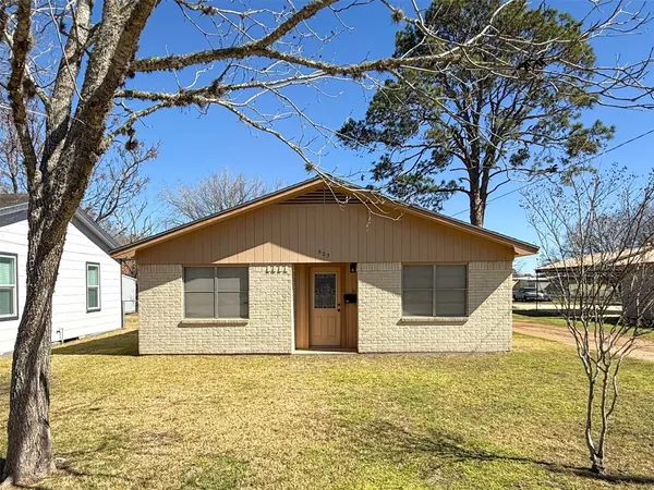 $150,000 | 503 South Texana Street, Hallettsville, TX 77964