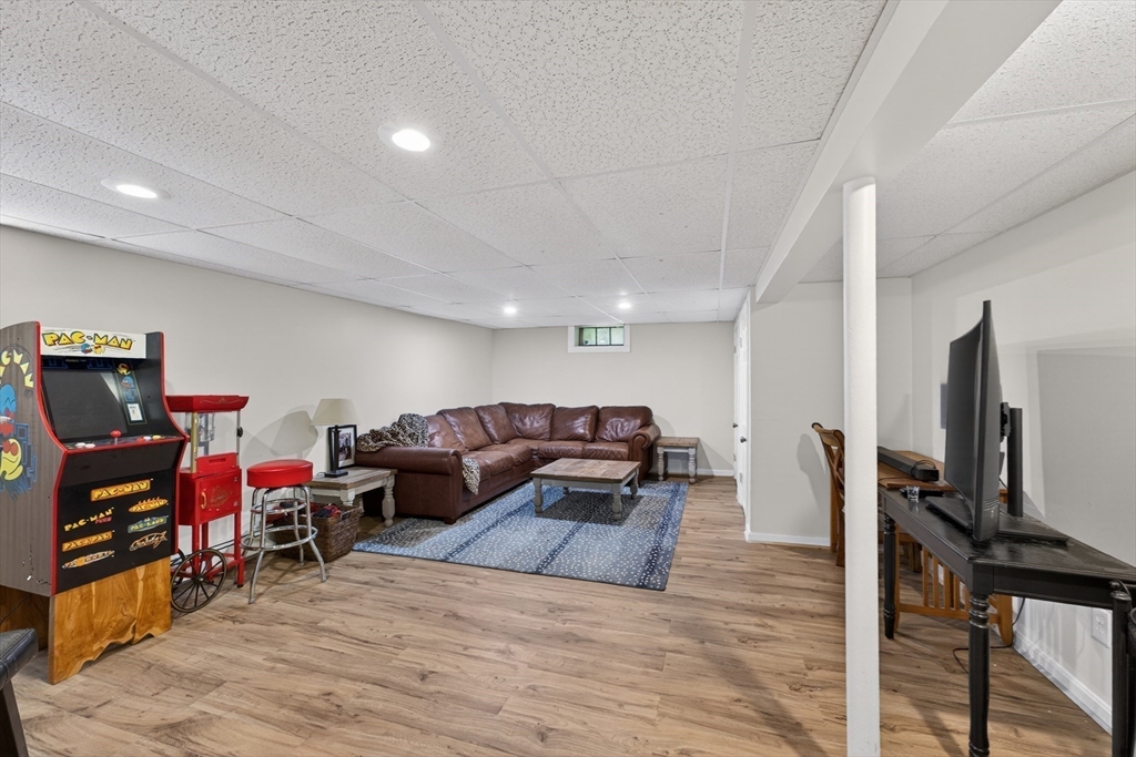 9 Milton Road Barrington, RI 02806 - Photo 27 of 42
