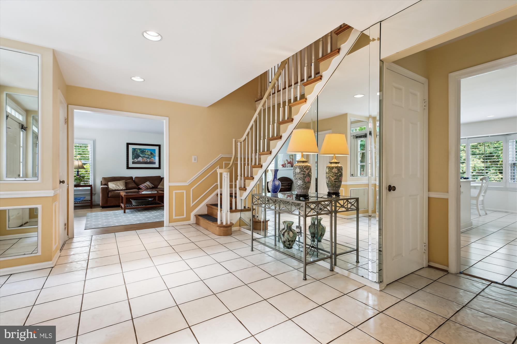 9417 Reach Road Potomac, MD 20854 - Photo 5 of 67 Foyer