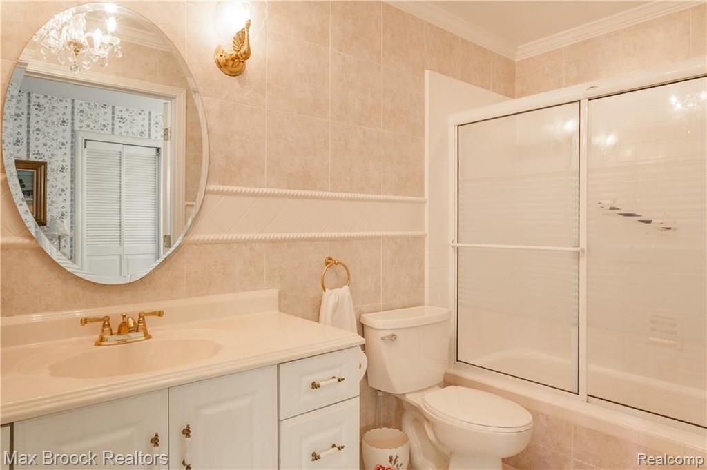 35611 Fredericksburg Road Farmington Hills, MI 48331 - Photo 5 of 36