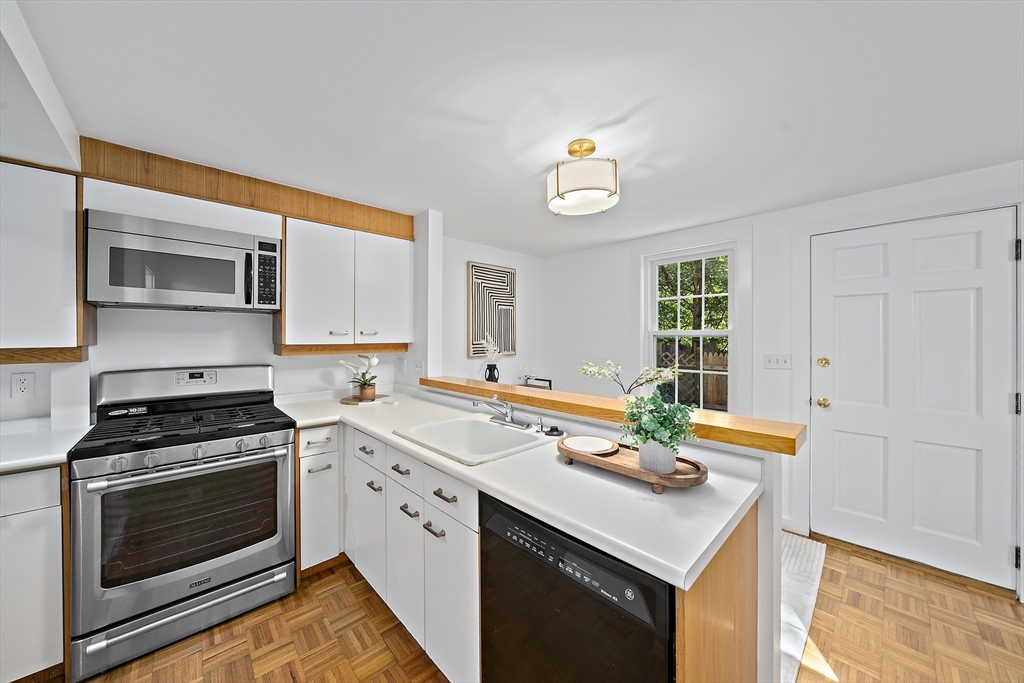 312 Hunnewell Street, Unit 1 Needham, MA 02494 - Photo 5 of 26