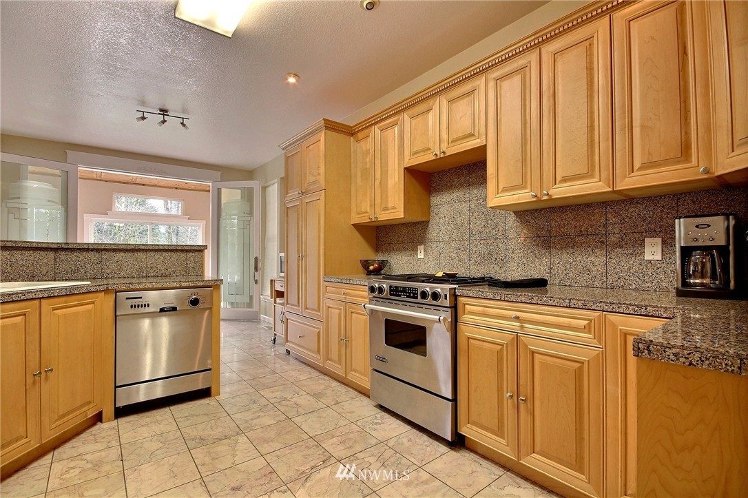 19139 Southeast 213th Street Renton, WA 98058 - Photo 11 of 25 Gallery Image 11