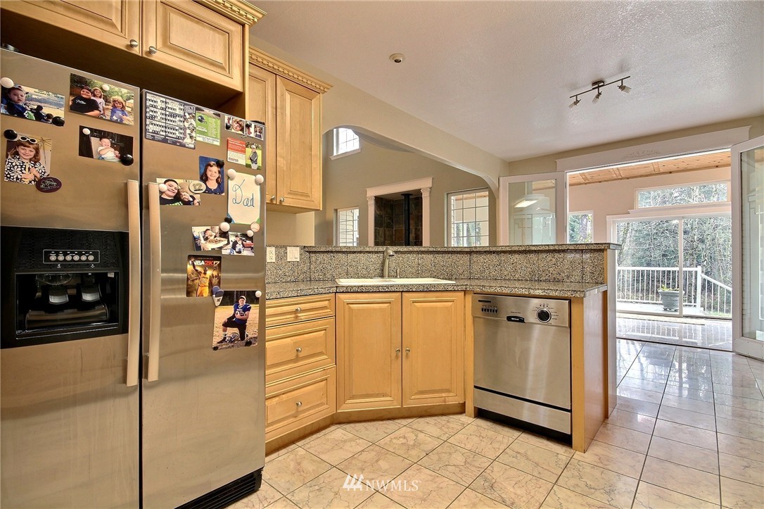 19139 Southeast 213th Street Renton, WA 98058 - Photo 10 of 25 Gallery Image 10