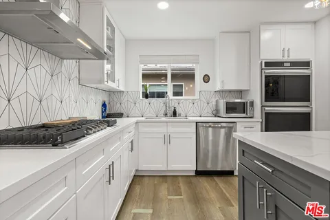 $1,299,000 | 5903 Graves Avenue, Encino, CA 91316