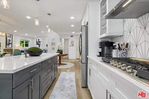 $1,299,000 | 5903 Graves Avenue, Encino, CA 91316