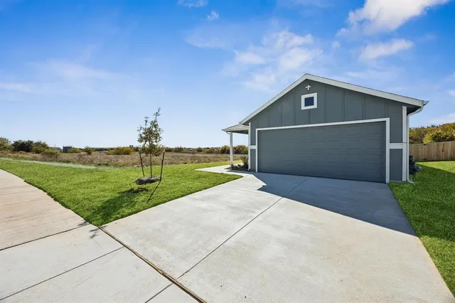 $1,900 | 11531 Antrim Place, Rhome, TX 76078