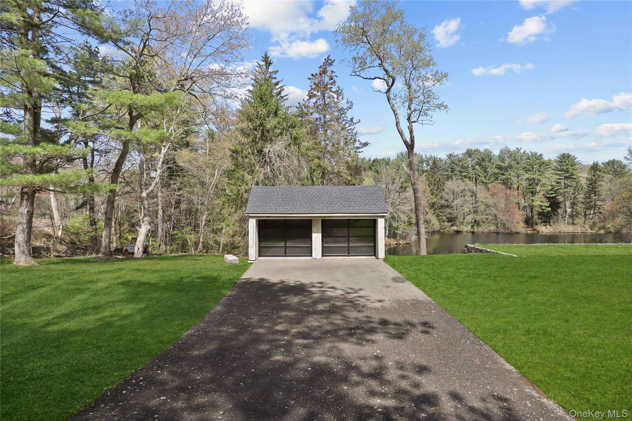 39 Old Snake Hill Road Pound Ridge, NY 10576 - Photo 36 of 37 front view of a house with a yard