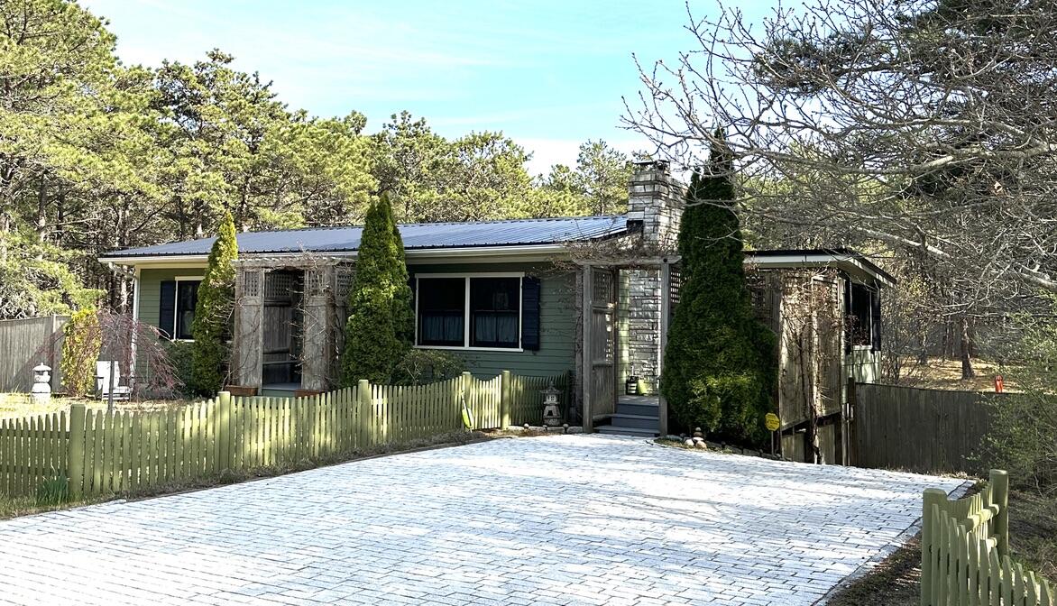 53 Highland Road Truro, MA 02666 - Photo 2 of 27 16CB940D-8110-4CF7-8A4F-CD8D341D38B1_1_1