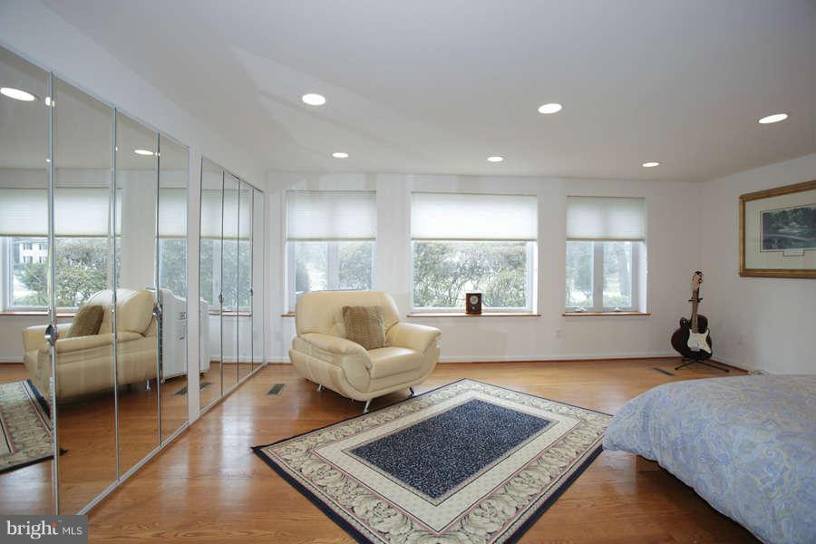 13512 Glen Mill Road Rockville, MD 20850 - Photo 19 of 22 Bedroom