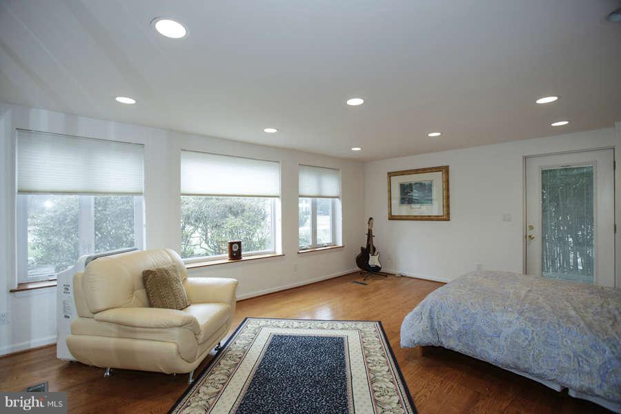 13512 Glen Mill Road Rockville, MD 20850 - Photo 20 of 22 Bedroom