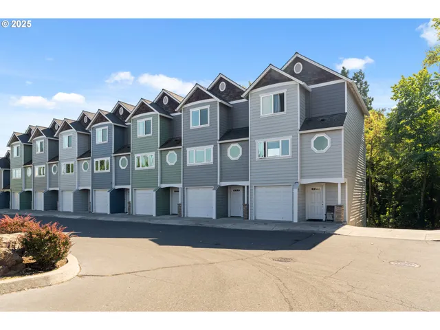 $350,000 | 990 West 8th Place, The Dalles, OR 97058